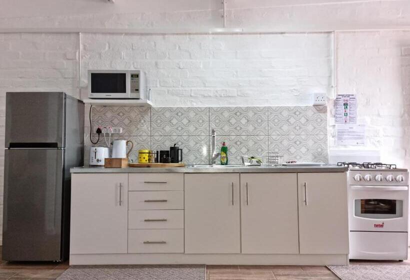 بنسيون Greenhouse Accommodation