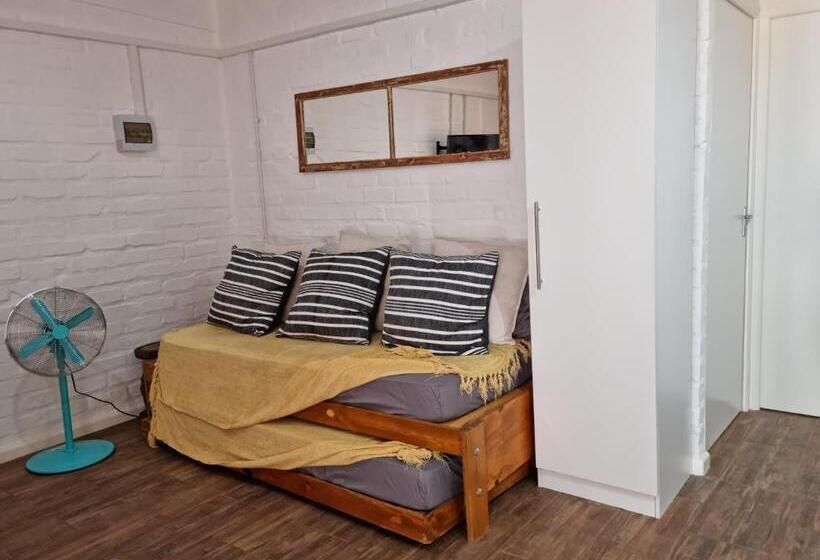 بنسيون Greenhouse Accommodation