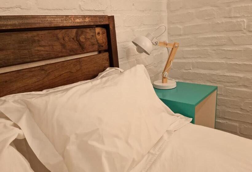 بنسيون Greenhouse Accommodation