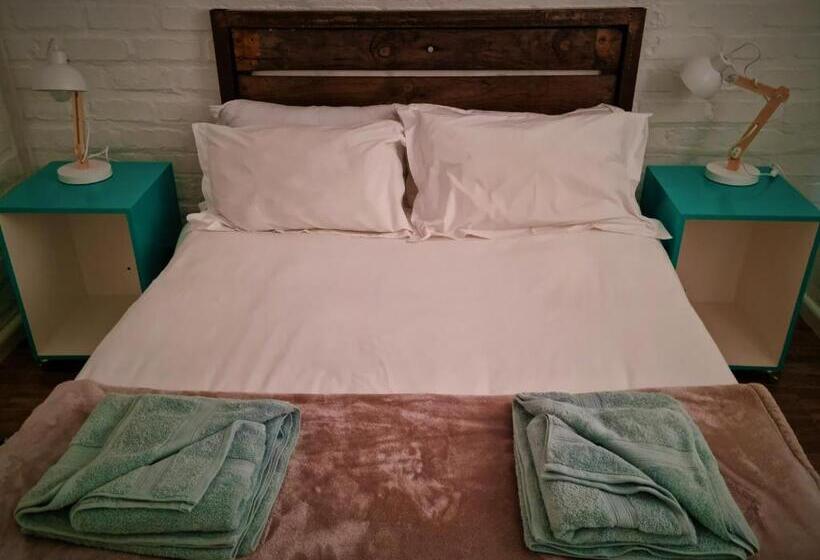 بنسيون Greenhouse Accommodation