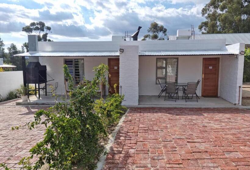 بنسيون Greenhouse Accommodation