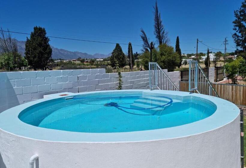 بنسيون Greenhouse Accommodation