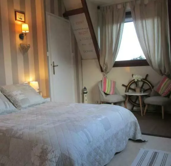 تختخواب و صبحانه Chambres D Hôtes Les Pins