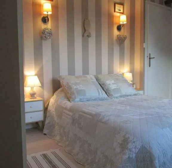 تختخواب و صبحانه Chambres D Hôtes Les Pins