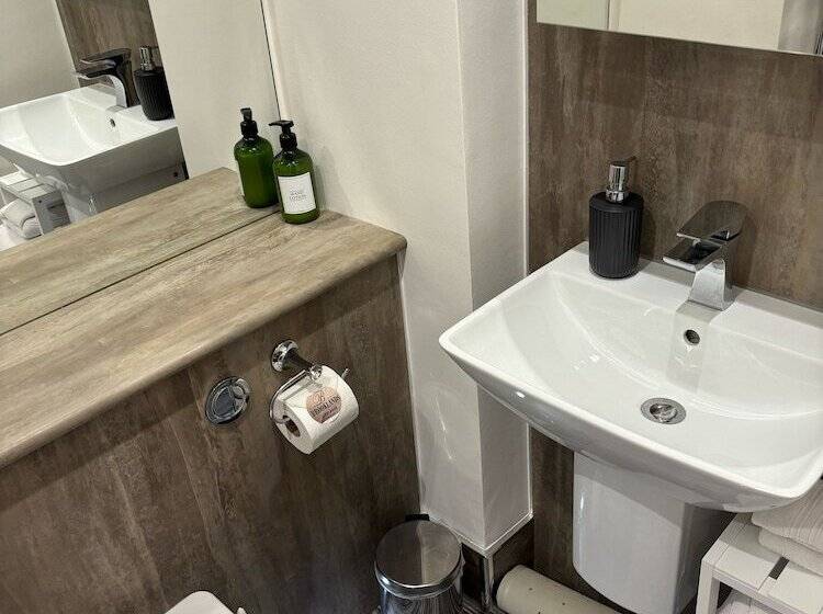 膳宿费 Brooklands Guest House