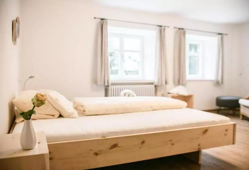 Aamiaismajoitus (B&B) Landhaus Alger