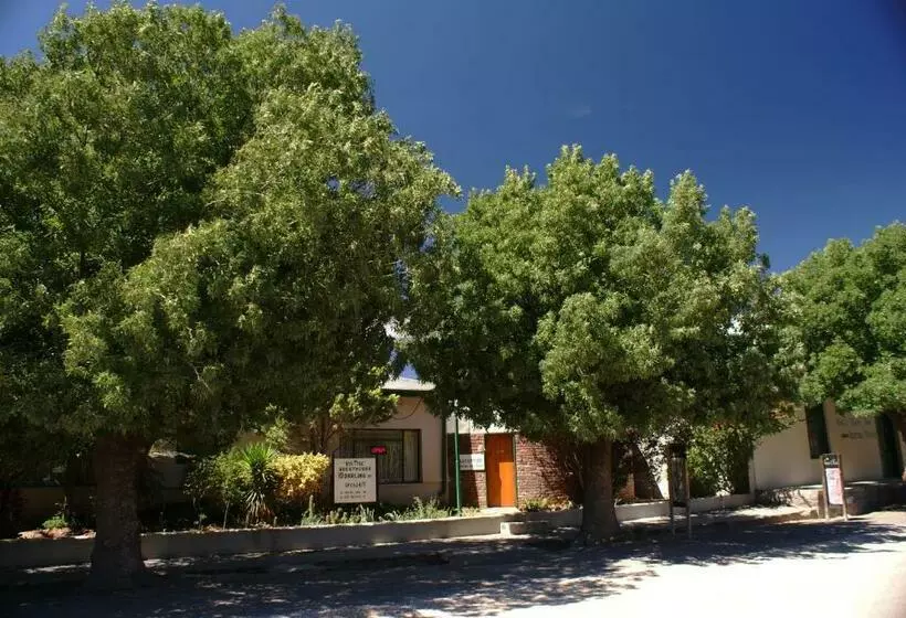 Majatalo Ashtree Guesthouse