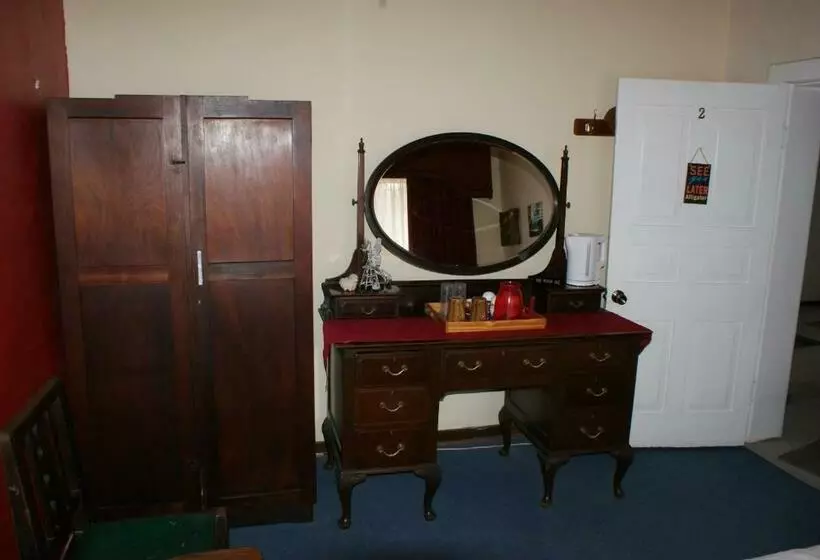 Majatalo Ashtree Guesthouse