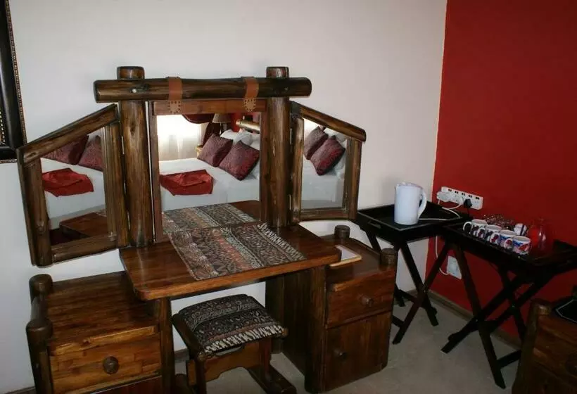 Majatalo Ashtree Guesthouse