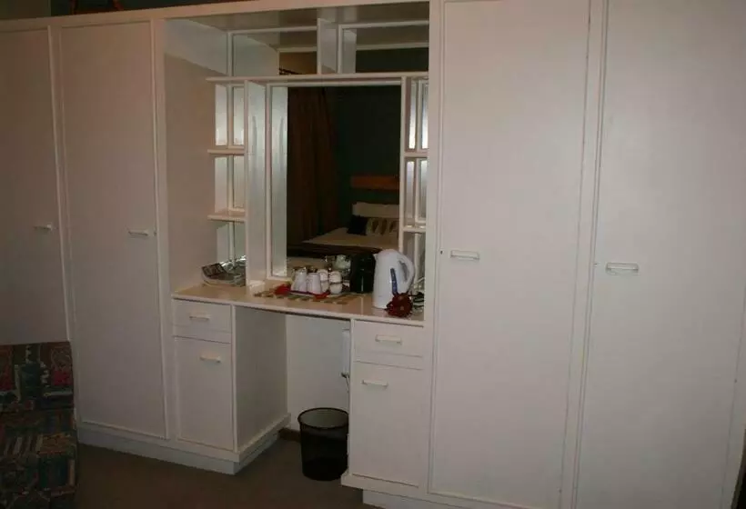 Majatalo Ashtree Guesthouse