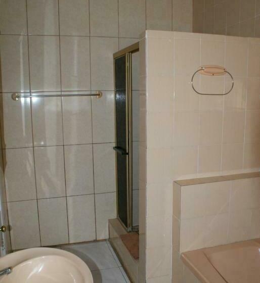 פנסיון Ashtree Guesthouse