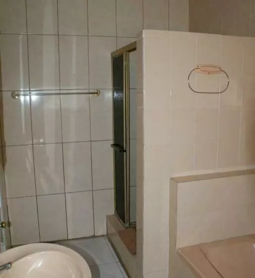 Majatalo Ashtree Guesthouse