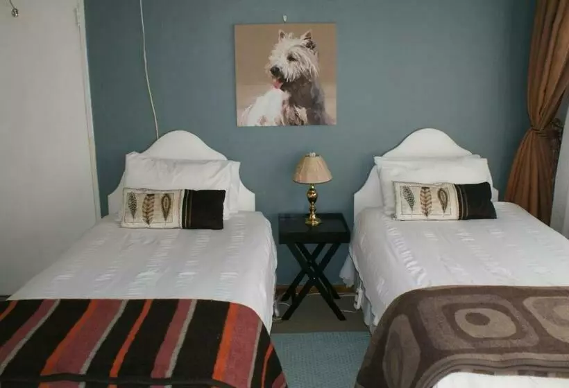 Majatalo Ashtree Guesthouse