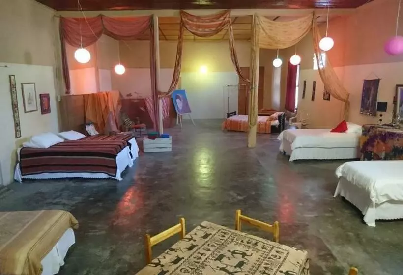 Majatalo Ashtree Guesthouse