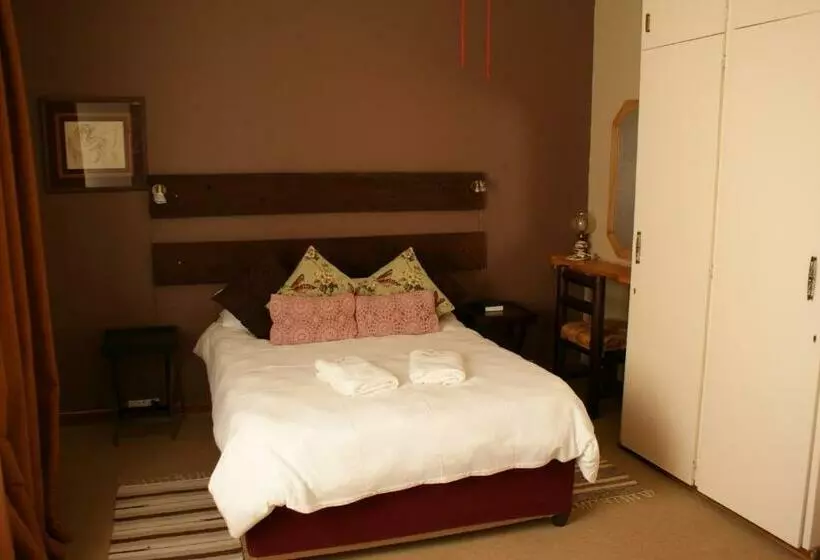 Majatalo Ashtree Guesthouse