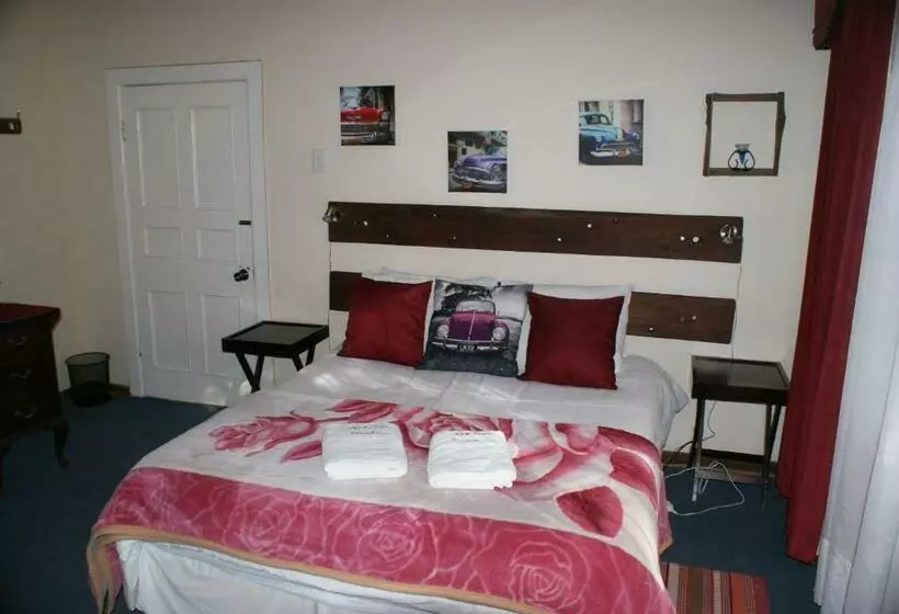 Majatalo Ashtree Guesthouse