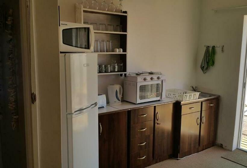 بنسيون Westcoast Central Budget Accommodation