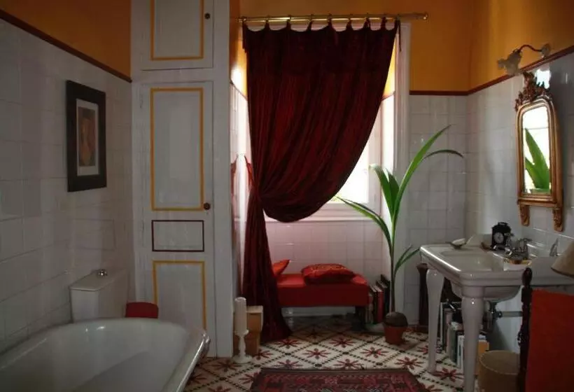 Majatalo La Maison Bleue