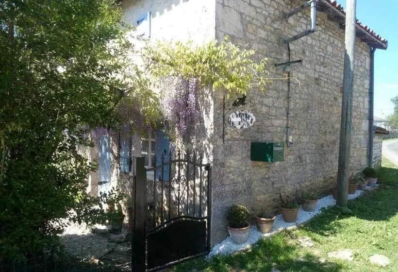 Aamiaismajoitus (B&B) Chat Noir Gite Et Chambre D Hotes