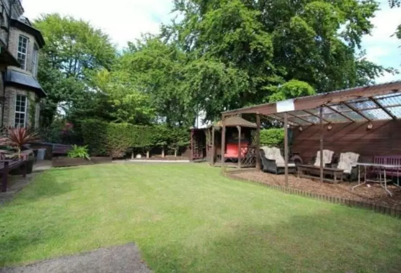 پانسیون Barrie Guest House