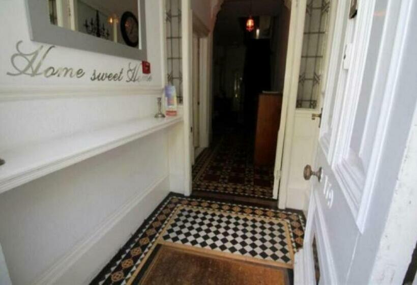 펜션 Barrie Guest House