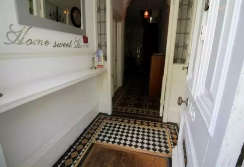 پانسیون Barrie Guest House