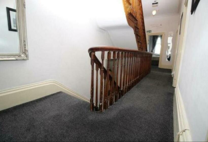 펜션 Barrie Guest House