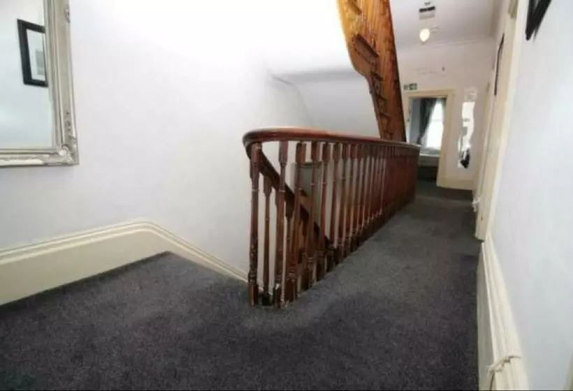 پانسیون Barrie Guest House