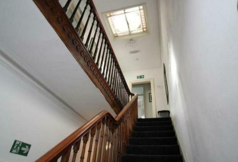 펜션 Barrie Guest House