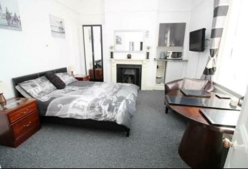 펜션 Barrie Guest House