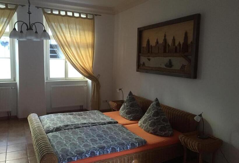 Rathaus Pension 1685