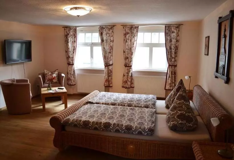 Rathaus Pension 1685