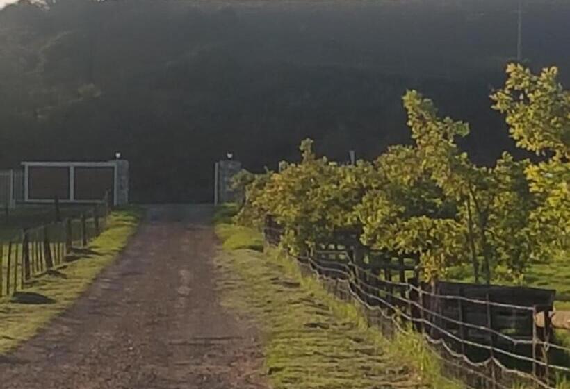 酒店 Lalani B&b/self Catering Cottages