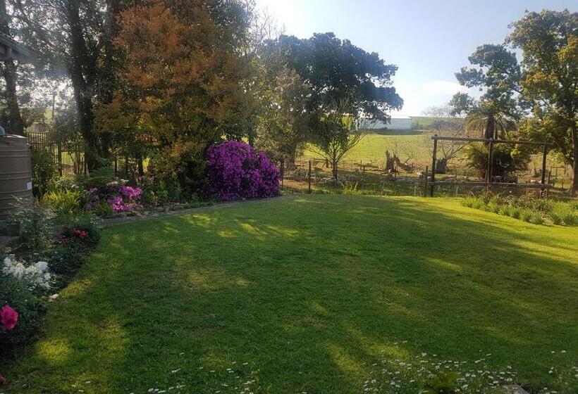 酒店 Lalani B&b/self Catering Cottages