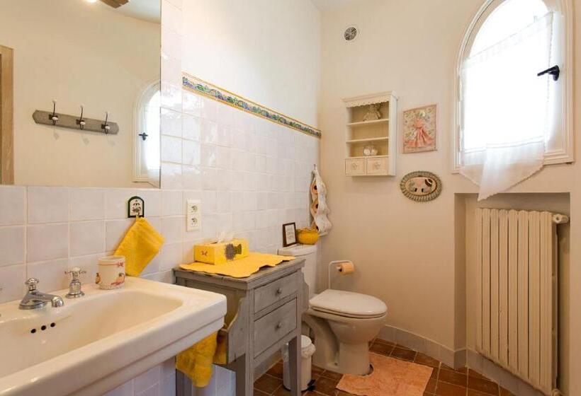 Mas Du Roc Bed & Breakfast