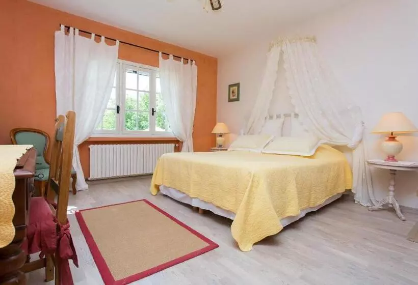 Mas Du Roc Bed & Breakfast