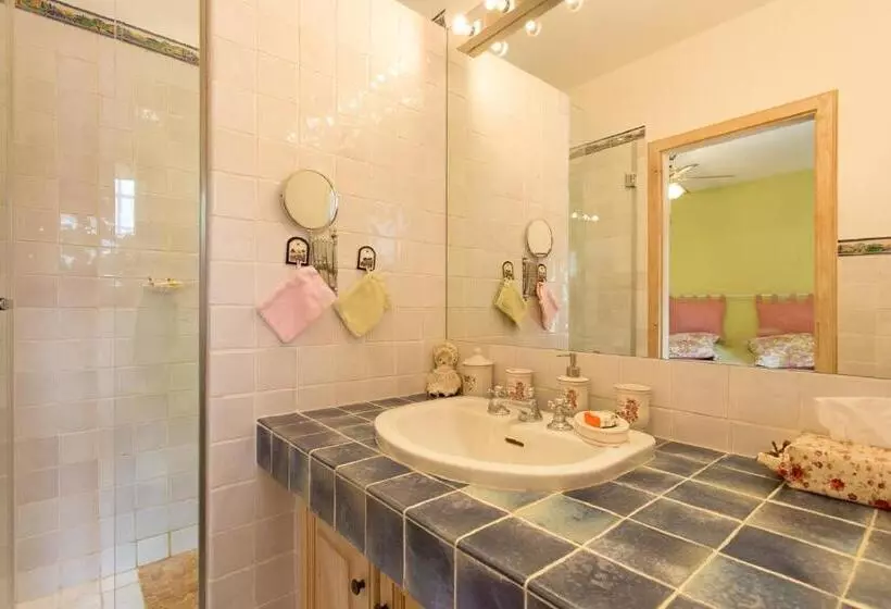Mas Du Roc Bed & Breakfast