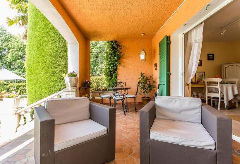 Mas Du Roc Bed & Breakfast