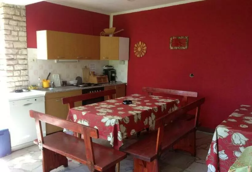 پانسیون Apartments And Rooms Knez