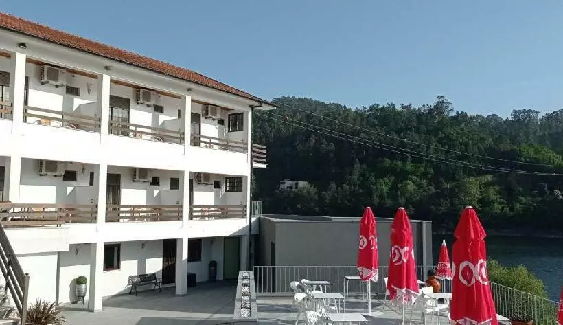 Majatalo Beira Rio Do Gerês