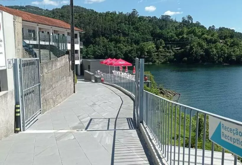 Majatalo Beira Rio Do Gerês