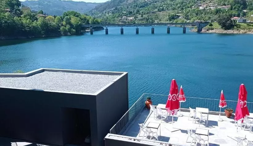 Majatalo Beira Rio Do Gerês