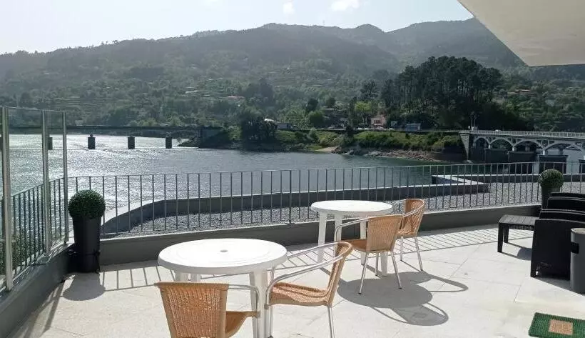 Majatalo Beira Rio Do Gerês