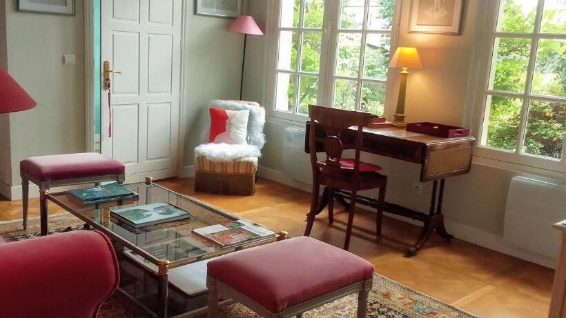 بنسيون L Orangerie White Palacio