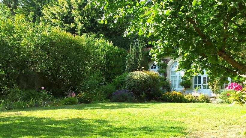 بنسيون L Orangerie White Palacio