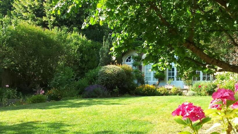 بنسيون L Orangerie White Palacio