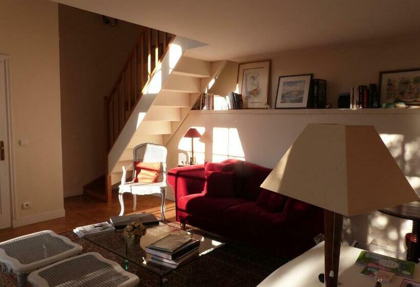 بنسيون L Orangerie White Palacio