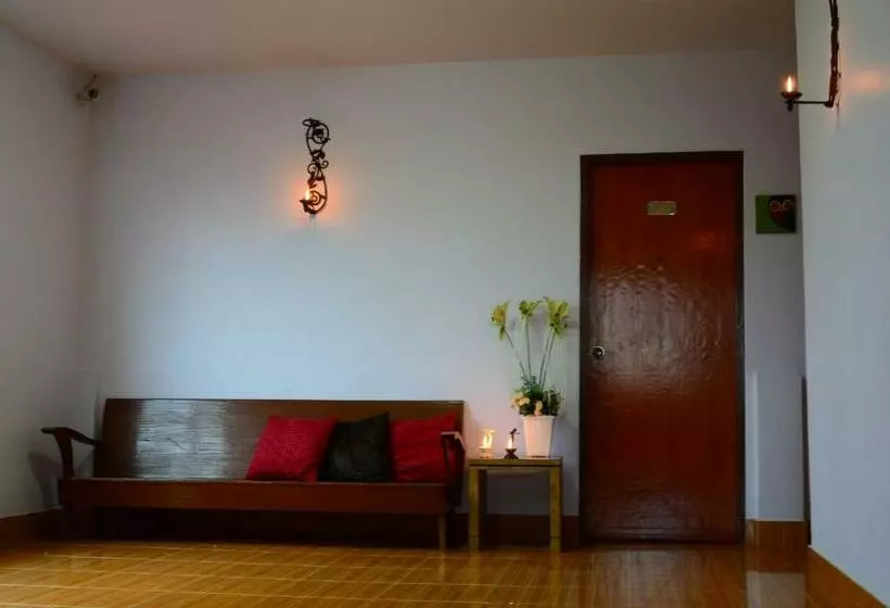 پانسیون Phoonsab Hostel