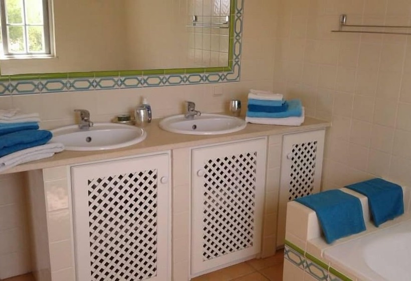 تختخواب و صبحانه Casa Dos Ventos