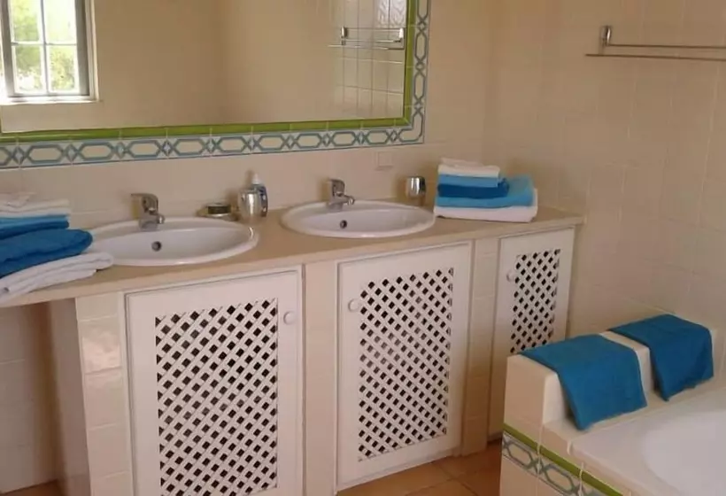 تختخواب و صبحانه Casa Dos Ventos